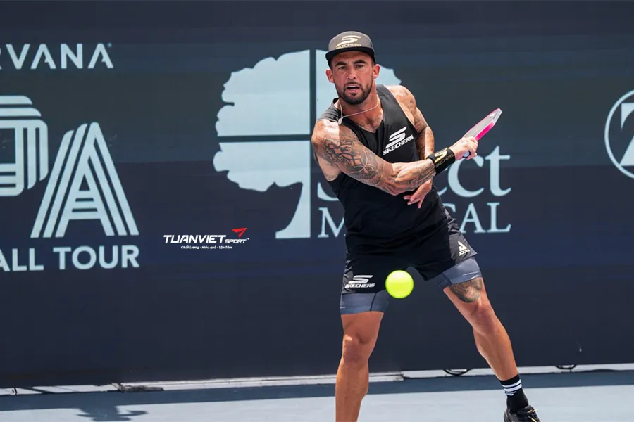 Bị Dồn Bóng Liên Tục Khi Dinking? Chiến Lược Giúp Bạn Thoát Khỏi Áp Lực