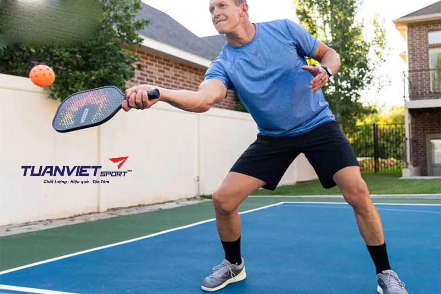 Bí quyết dùng cổ tay đúng lúc để nâng cao kỹ thuật pickleball