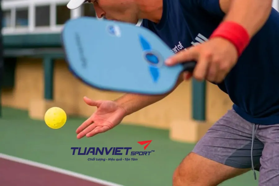 Bí quyết nâng cao sự ổn định khi giao bóng Pickleball: Topspin