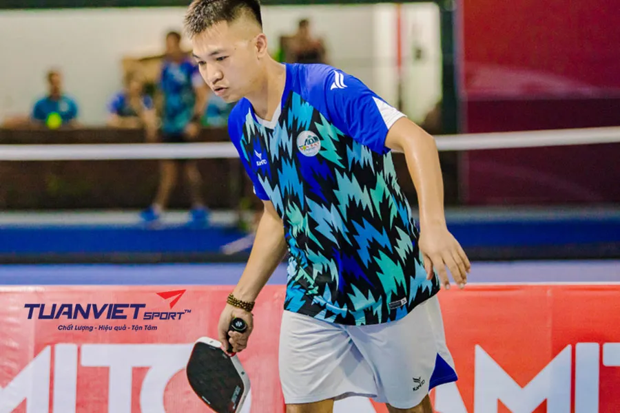 Bí quyết nâng cao sự ổn định khi giao bóng Pickleball: Topspin