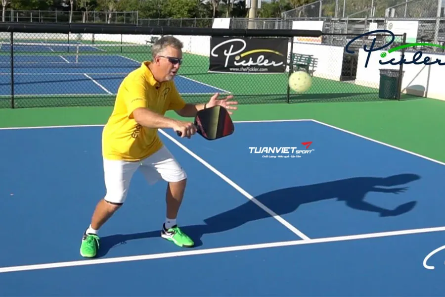 Bí quyết phòng thủ Smash trên không với Drill “Survivor” trong Pickleball