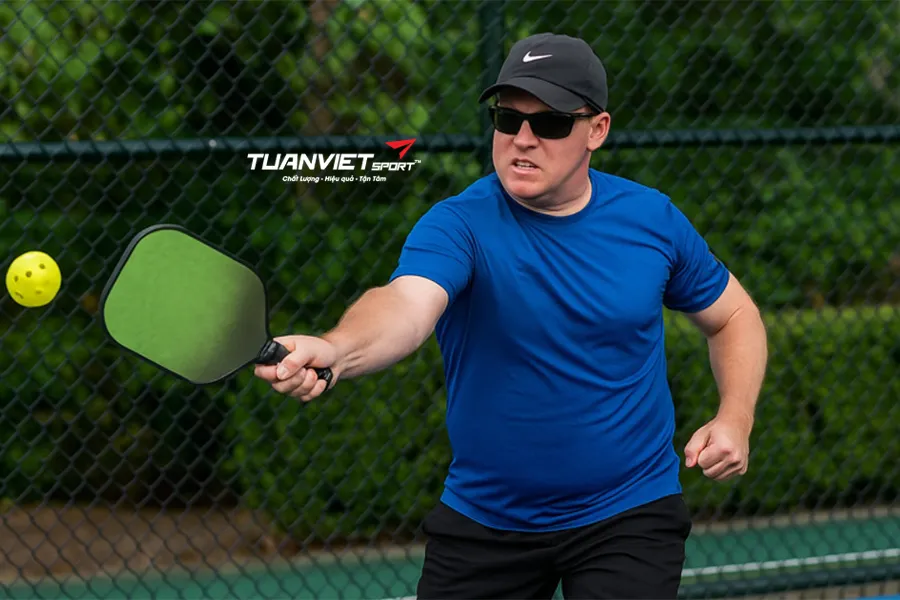 Cách Đánh Bại Người Chơi Banger Trong Pickleball Giữ Bình Tĩnh và Chiếm Ưu Thế