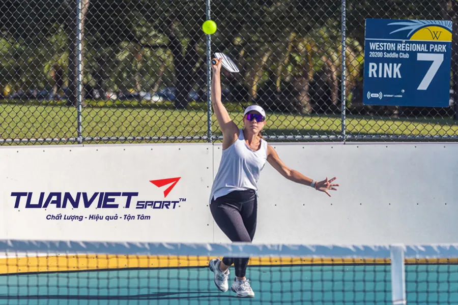 Cách đối phó hiệu quả với đối thủ đánh bóng mạnh trong Pickleball