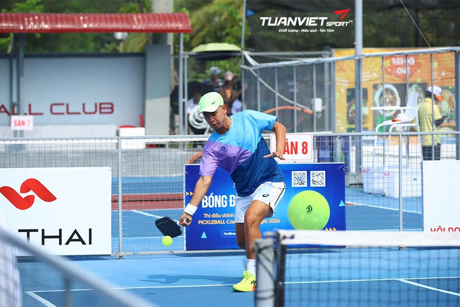 Cách đối phó hiệu quả với đối thủ đánh bóng mạnh trong Pickleball