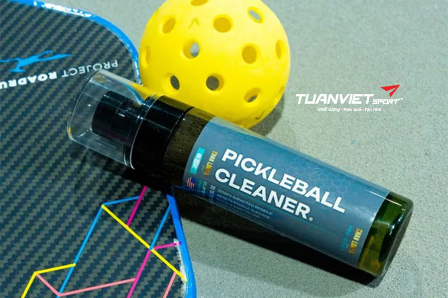 Cách làm sạch mặt vợt carbon thô trong Pickleball đúng cách