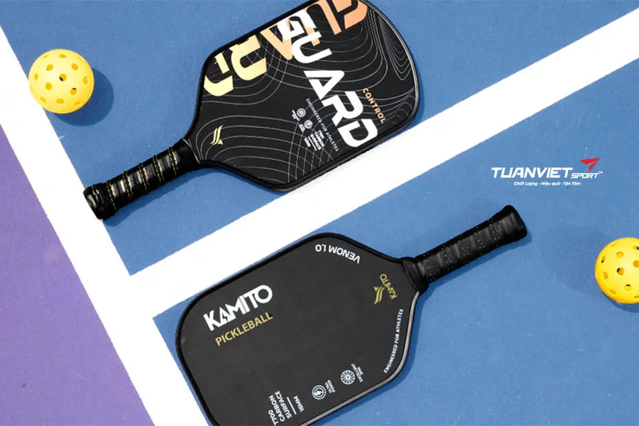 Cách làm sạch mặt vợt carbon thô trong Pickleball đúng cách