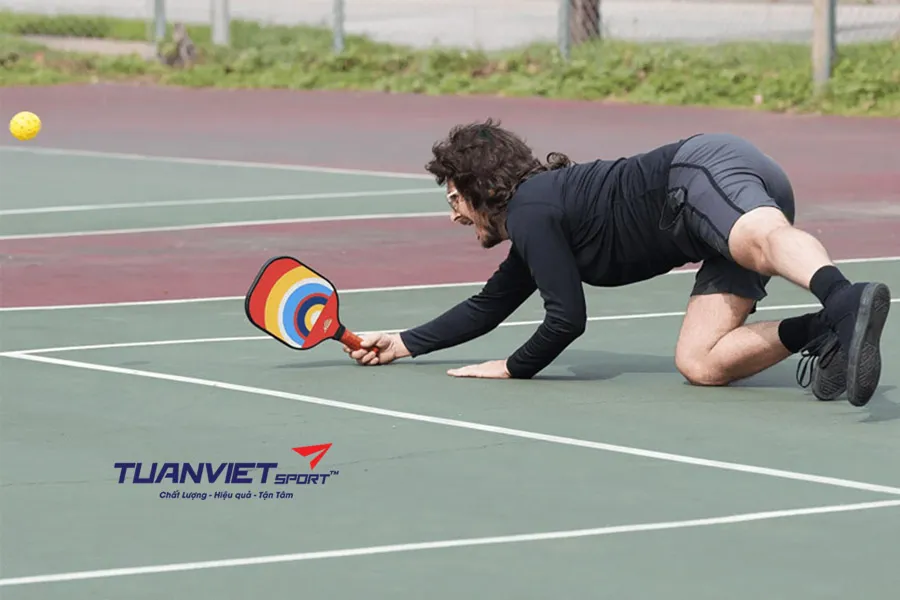 Cách phòng tránh đau khớp khi chơi Pickleball cho người trên 40 tuổi