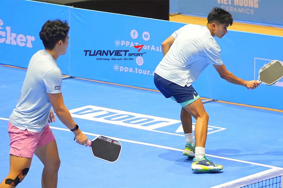 Cách sử dụng cú đánh Backhand hai tay hiệu quả trong đơn và đôi Pickleball