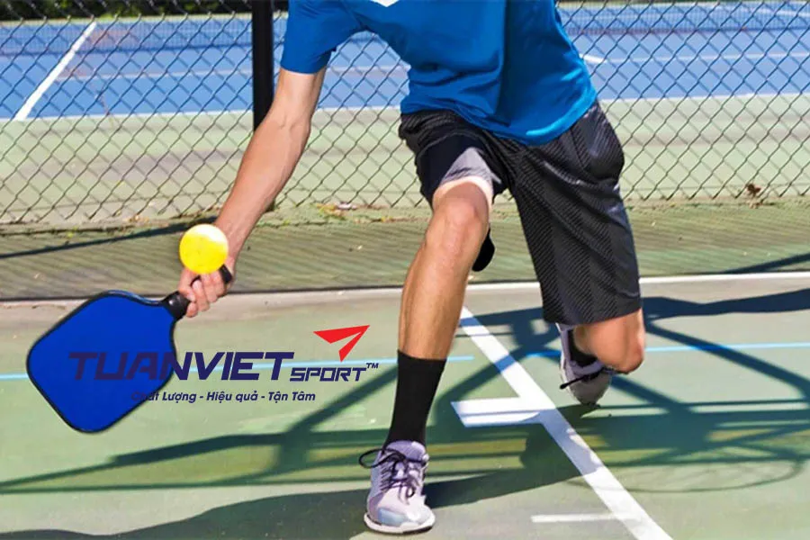Cách Tạo Lợi Thế Ngay Từ Cú Giao Bóng Trong Pickleball