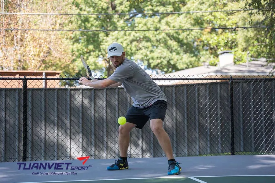 Cách Tạo Lợi Thế Ngay Từ Cú Giao Bóng Trong Pickleball