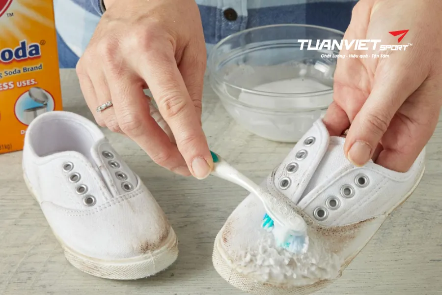 Cách vệ sinh & bảo quản giày JOOLA đúng cách để bền và không giảm bám sàn