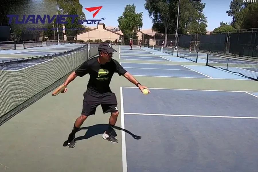 Cách xử lý bóng chạm lưới trong Pickleball hiệu quả và đúng luật