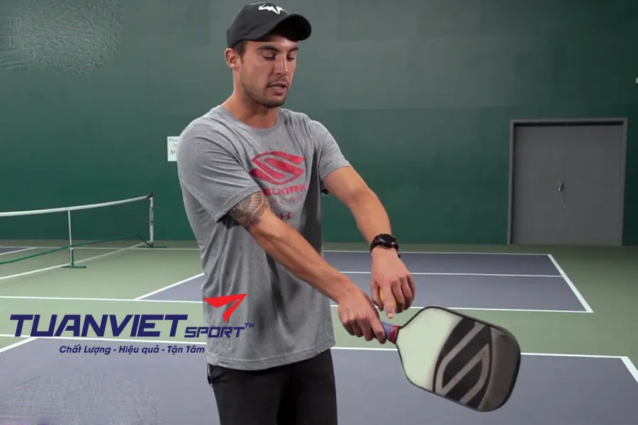 Cầm vợt kiểu nào khi chơi Pickleball? Hướng dẫn 3 kiểu phổ biến