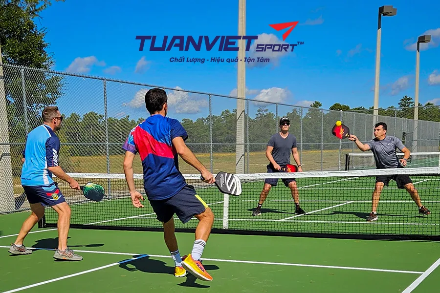Chiến Thuật Đánh Sau Lưng Đối Thủ Trong Pickleball Đơn