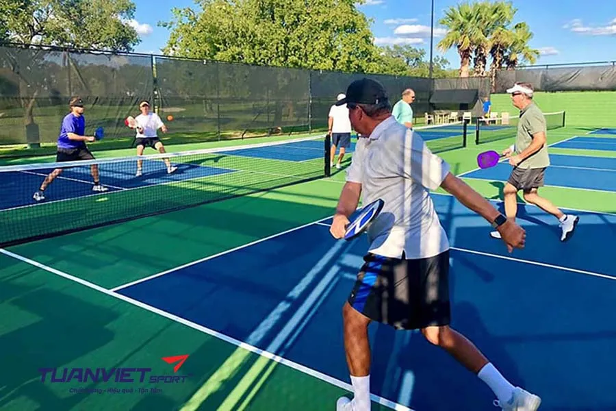 Chiến thuật pickleball linh hoạt để khai thác điểm yếu đối thủ