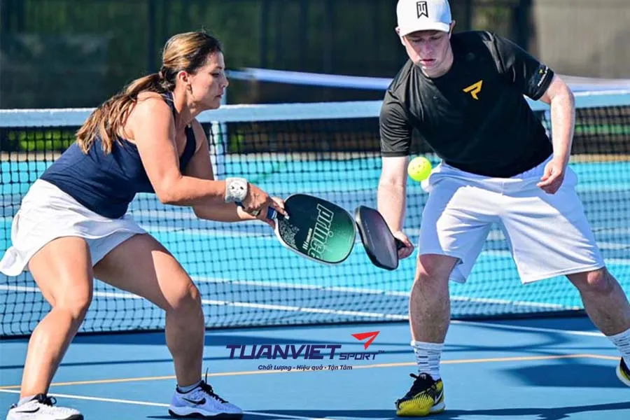 Chiến thuật pickleball linh hoạt để khai thác điểm yếu đối thủ