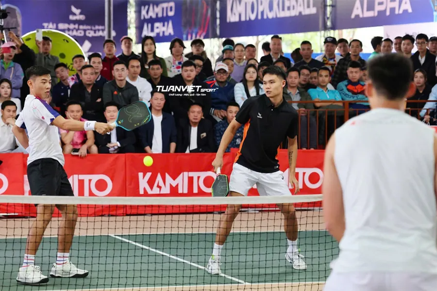 Chiến thuật xếp chồng trong Pickleball và hướng dẫn chi tiết cho người mới