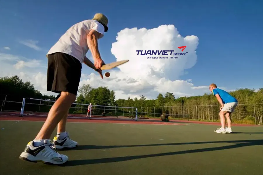 Có được phép giao bóng nảy (bounce serve) trong Pickleball không?