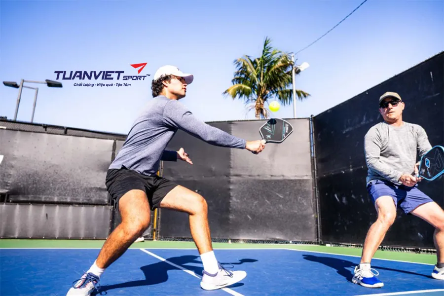 Có được phép giao bóng nảy (bounce serve) trong Pickleball không?