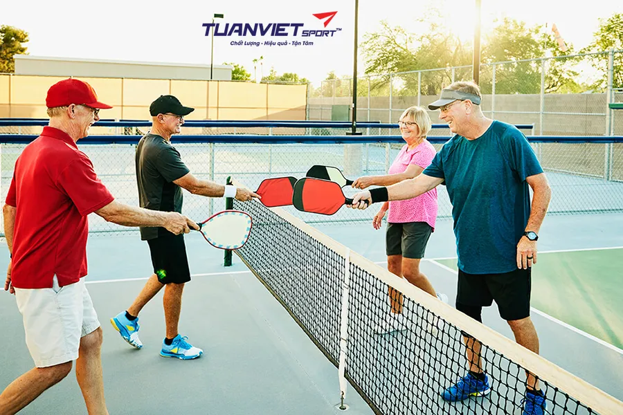 Đặc điểm của người chơi bên trái và bên phải trong pickleball