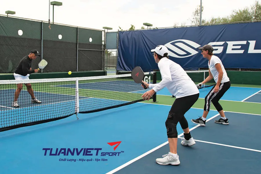 Đặc điểm của người chơi bên trái và bên phải trong pickleball