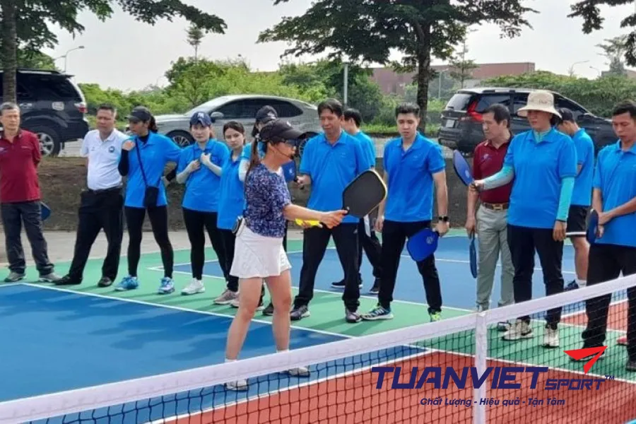 Giáo án dạy giao bóng trong Pickleball cho giáo viên: Từ cơ bản đến nâng cao
