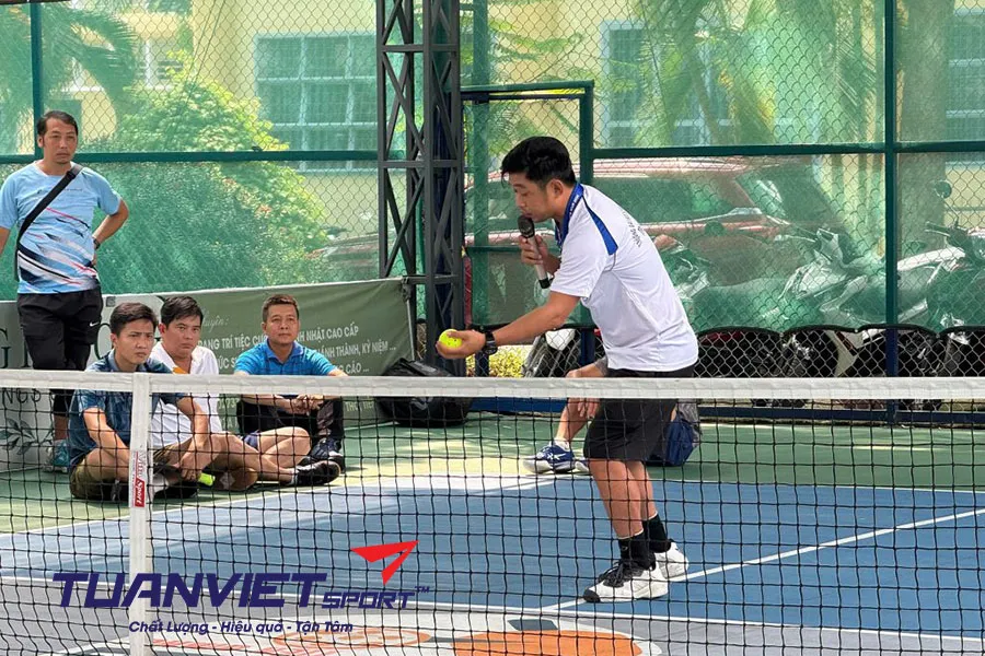 Giáo án dạy giao bóng trong Pickleball cho giáo viên: Từ cơ bản đến nâng cao