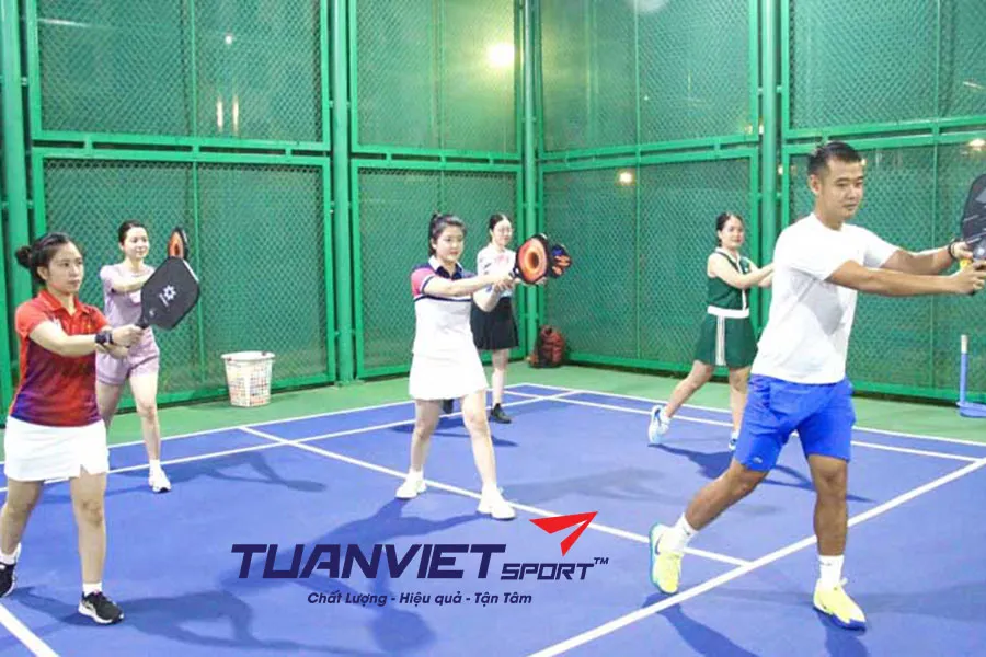 Giáo án dạy giao bóng trong Pickleball cho giáo viên: Từ cơ bản đến nâng cao