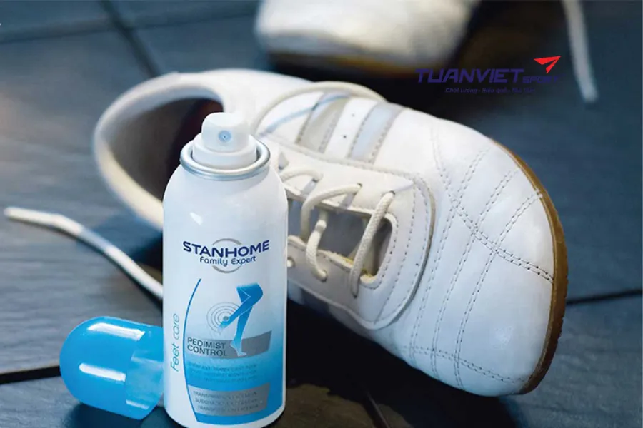 Giày bóng bàn bị hôibí xử lý mùi và chống ẩm hiệu quả trong mùa mưa