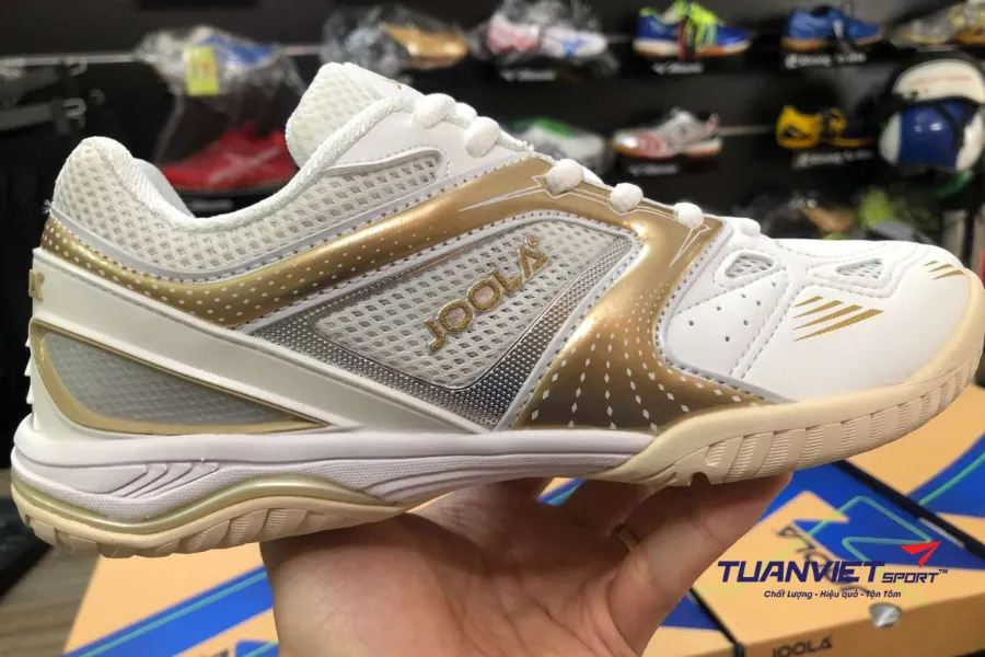 Giày bóng bàn bị hôibí xử lý mùi và chống ẩm hiệu quả trong mùa mưa