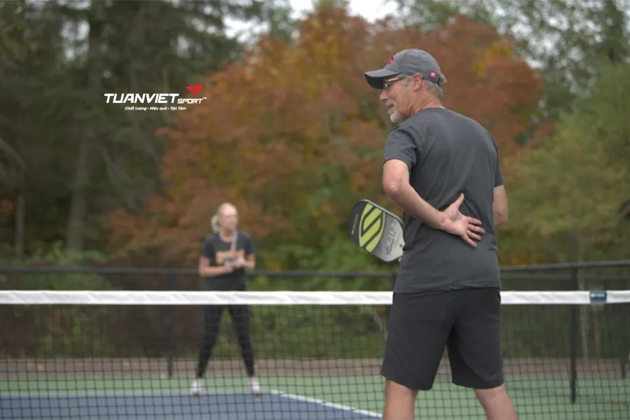Hướng dẫn các ký hiệu tay phối hợp di chuyển dễ hiểu khi đấu đôi Pickleball