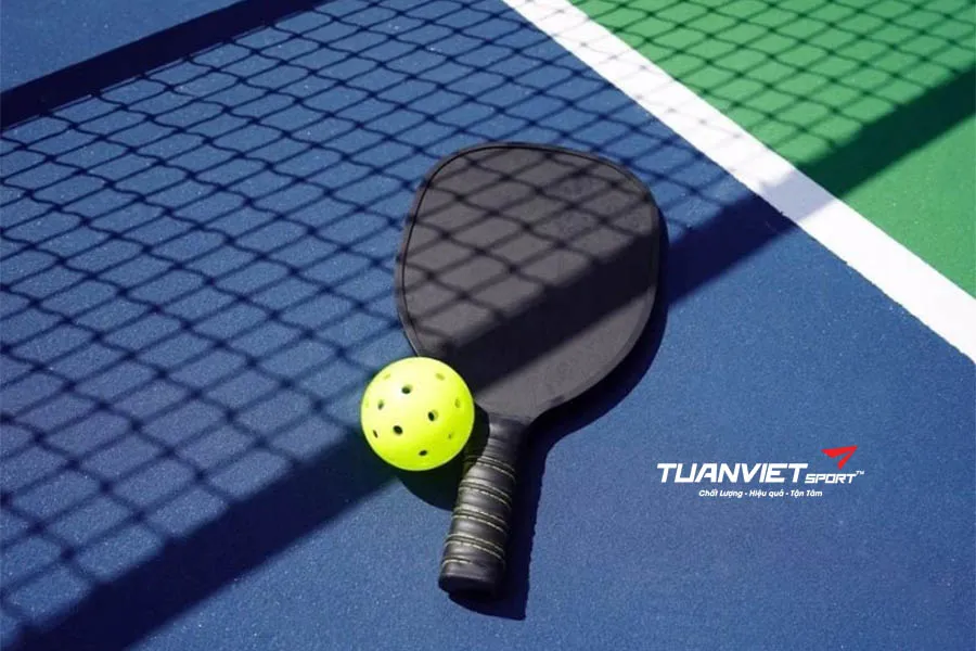 Hướng Dẫn Chọn Bóng Pickleball Phù Hợp: Trong Nhà Hay Ngoài Trời?