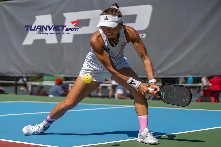 Hướng dẫn sử dụng backhand hai tay hiệu quả trong pickleball
