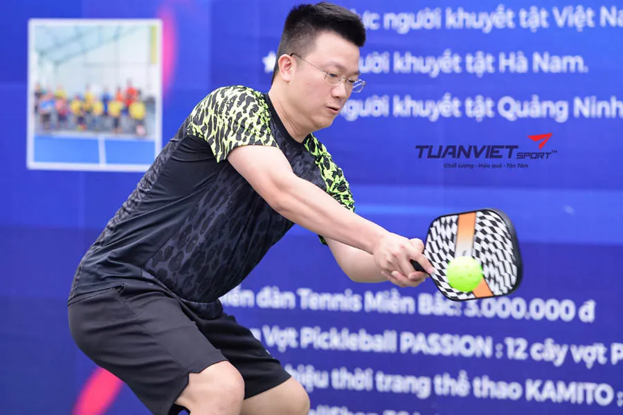 Hướng dẫn sử dụng backhand hai tay hiệu quả trong pickleball