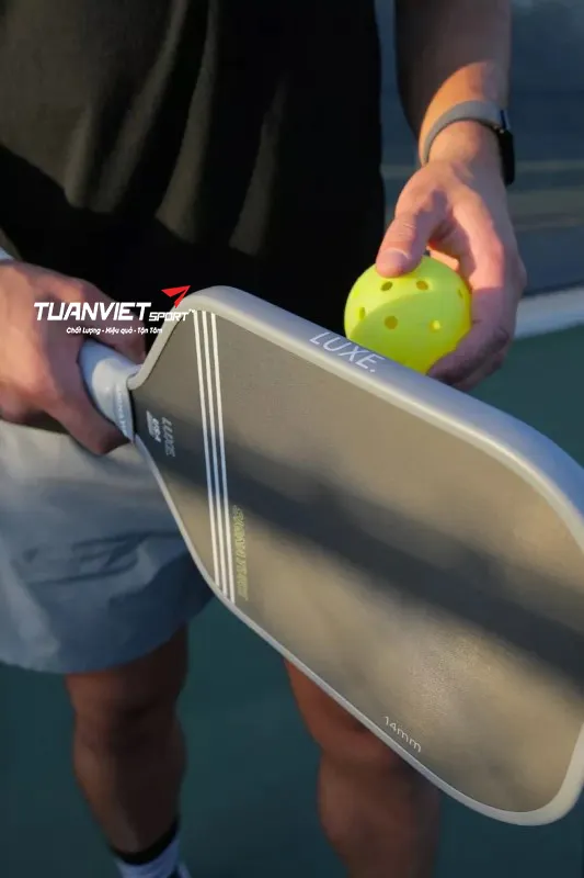 Hướng Dẫn Thay Mặt Vợt Pickleball Đ&uacute;ng Kỹ Thuật Cho Người Chơi