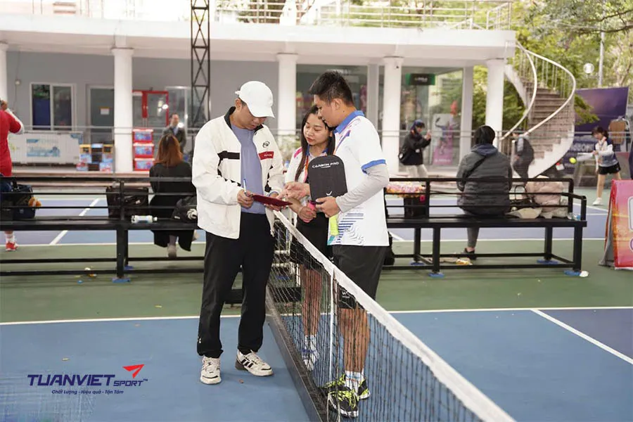 Hướng Dẫn Toàn Diện Cách Chơi Pickleball Đơn Từ Cơ Bản Đến Nâng Cao
