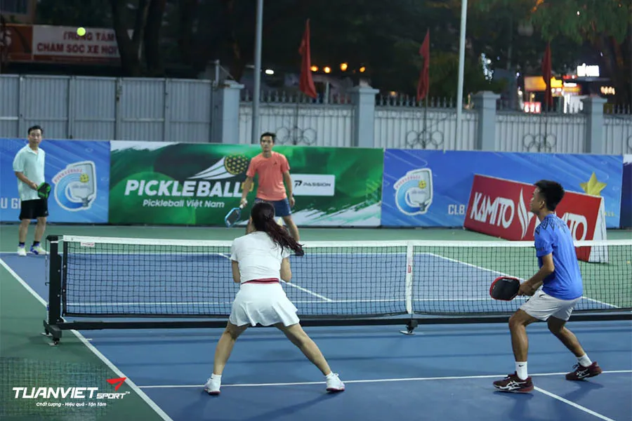 Hướng Dẫn Toàn Diện Cách Chơi Pickleball Đơn Từ Cơ Bản Đến Nâng Cao