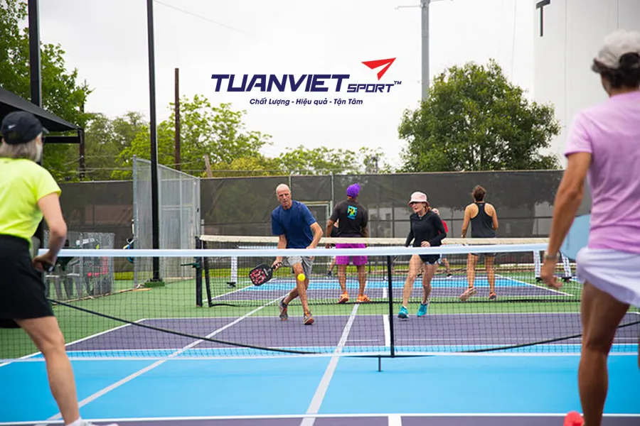 Isolation trong Pickleball là gì? Hướng dẫn cách áp dụng và đối phó