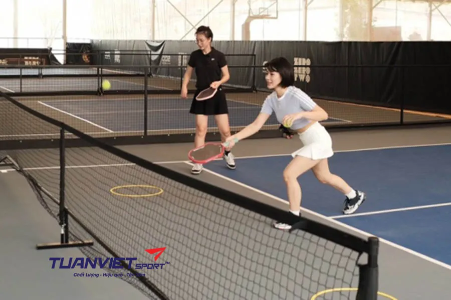 Isolation trong Pickleball là gì? Hướng dẫn cách áp dụng và đối phó
