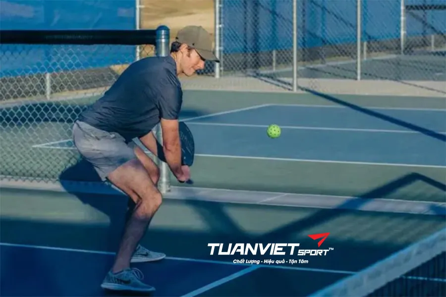 Khi Nào Nên Lùi Khỏi Đường Kẻ Bếp Trong Pickleball