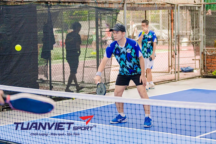 Khi Nào Nên Lùi Khỏi Đường Kẻ Bếp Trong Pickleball