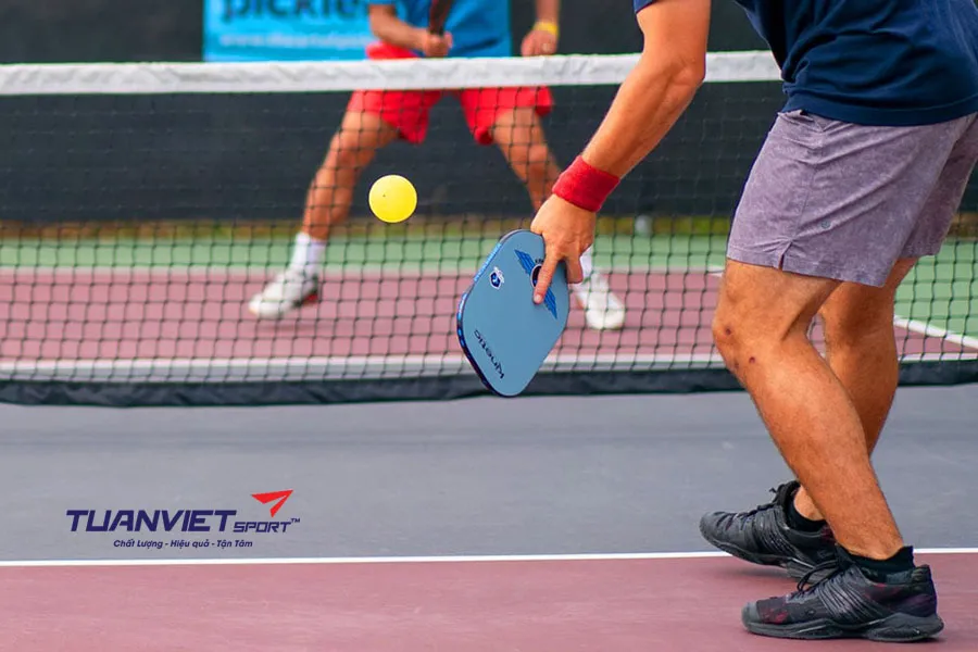 Kỹ thuật Forehand Roll trong Pickleball Bí quyết tấn công bất ngờ