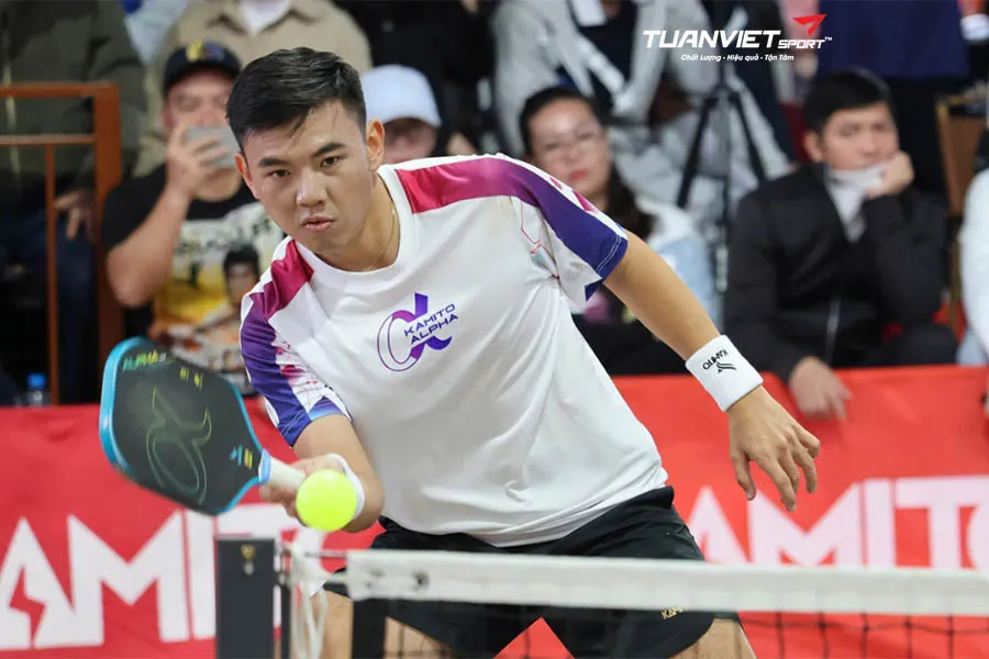 Kỹ thuật giao bóng mạnh: Follow-through quyết định trận đấu Pickleball