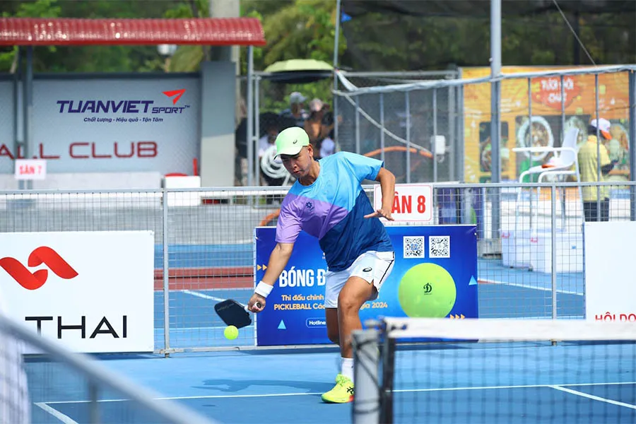 Kỹ thuật giao bóng mạnh: Follow-through quyết định trận đấu Pickleball