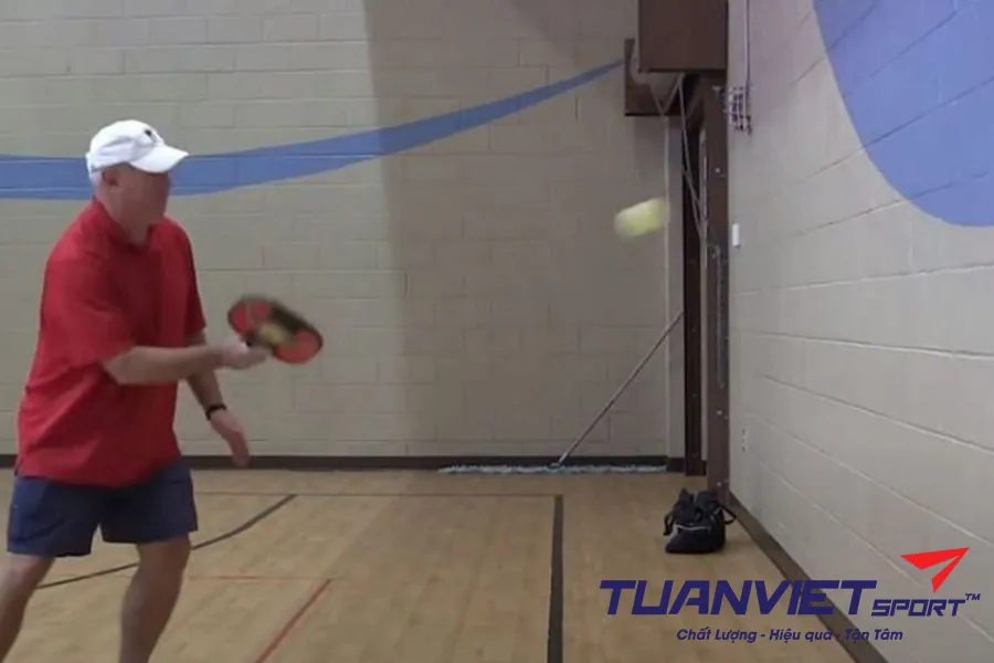 Luyện tập phản xạ nhanh trong pickleball