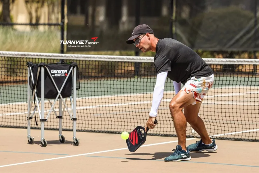 Mẹo né cú đánh out ball bằng vị trí vợt chuẩn trong Pickleball