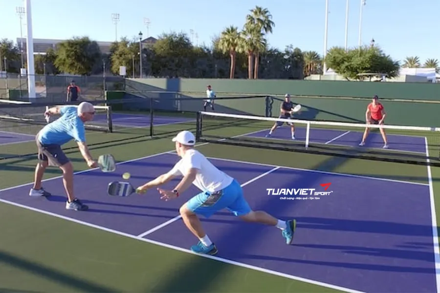 Mẹo né cú đánh out ball bằng vị trí vợt chuẩn trong Pickleball