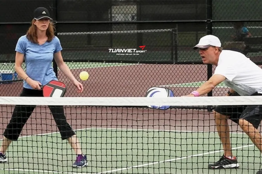 Mẹo né cú đánh out ball bằng vị trí vợt chuẩn trong Pickleball