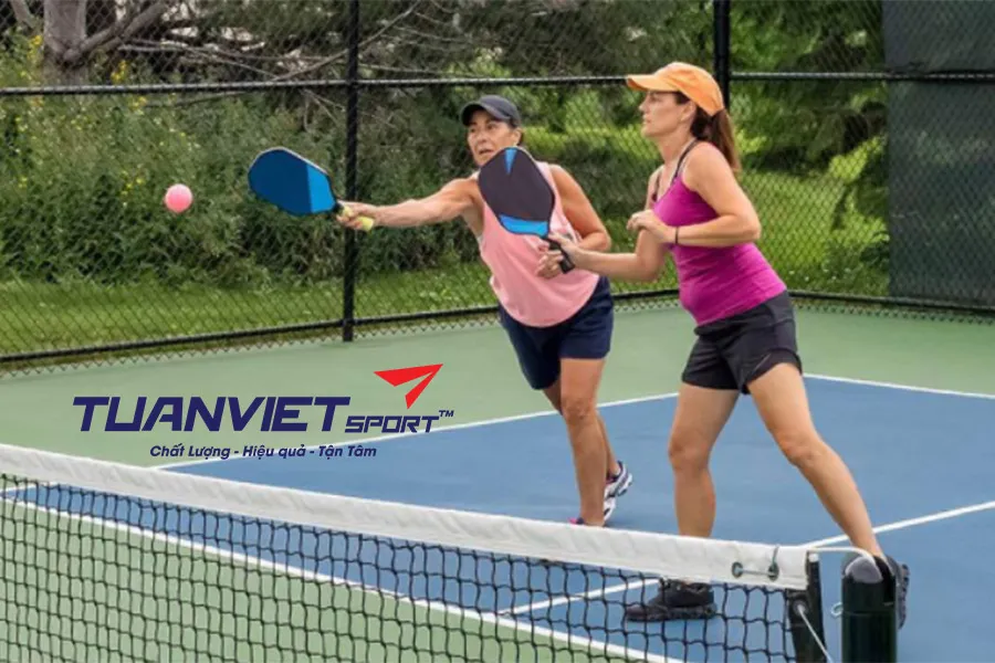 Muốn Nâng Trình Pickleball? Học Cách Di Chuyển Cùng Đồng Đội Sau Giao Bóng