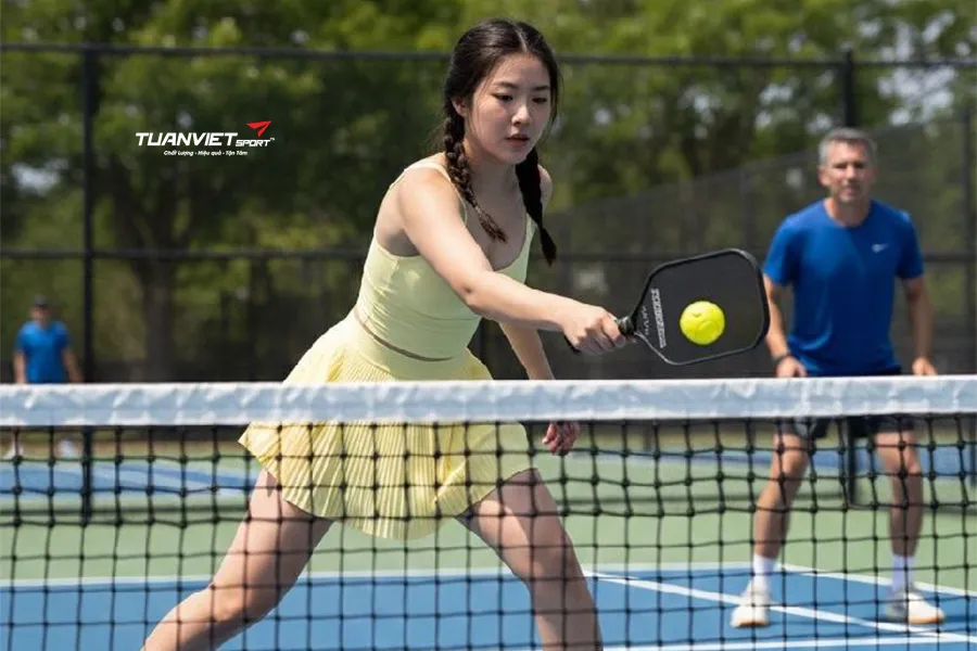 Pha bóng vô nghĩa sẽ ít đi nếu bạn tập trung giữ thăng bằng khi chơi pickleball